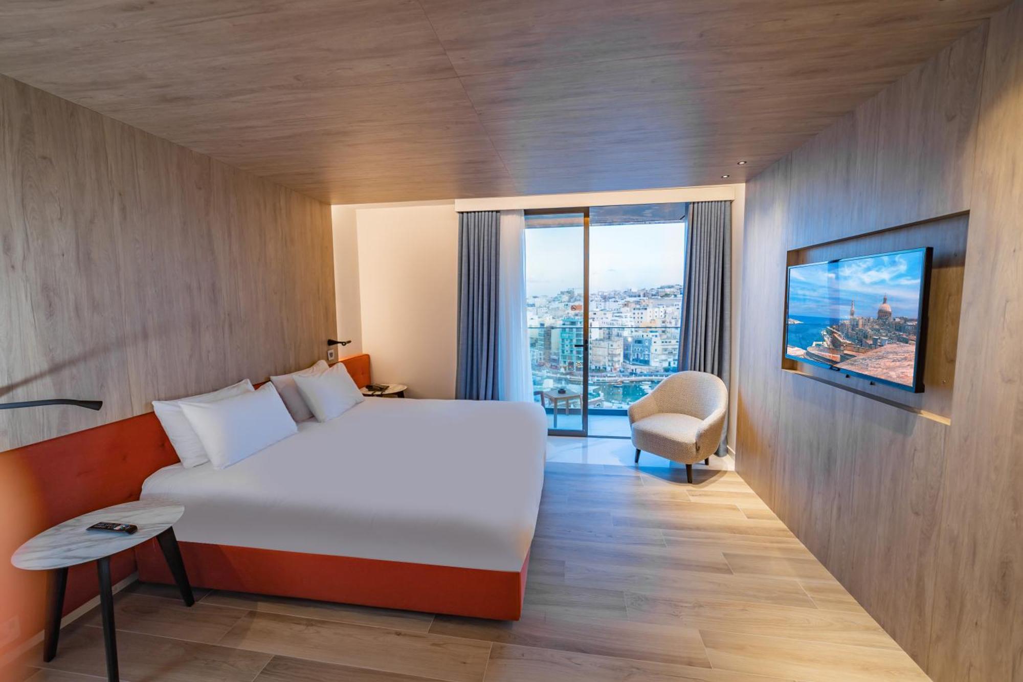 Superior Zimmer mit Queensize-Bett, Balkon und Meerblick